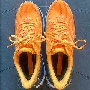 Women’s size 9 Hoka Mach Supersonic